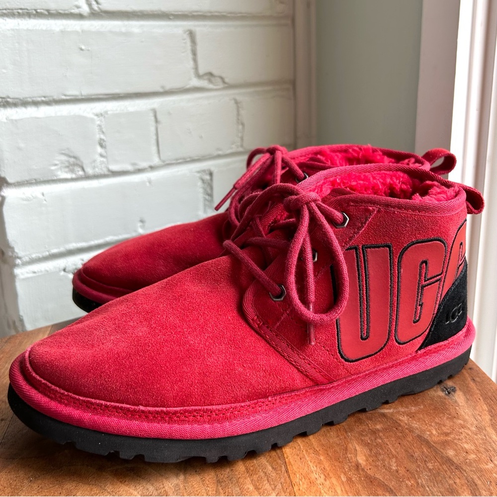 UGG Men's Neumel Graphic Outline Chukka‎ Boot Samba Red/Black Suede 8